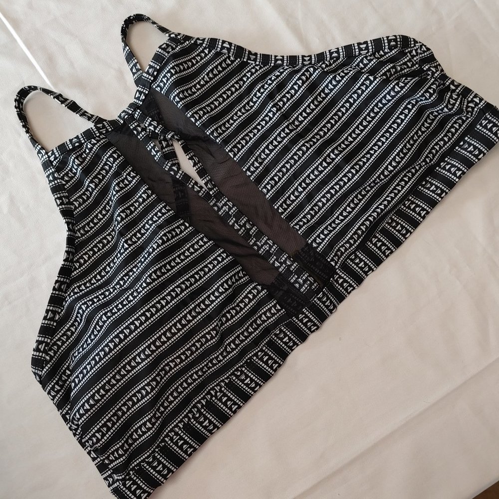 2X  MESH ACCENT SWIM TOP